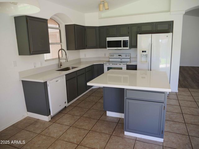 3041 E Wahalla Lane, Phoenix, AZ 85050