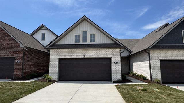 498 W Foxrun, Springfield, TN 37172