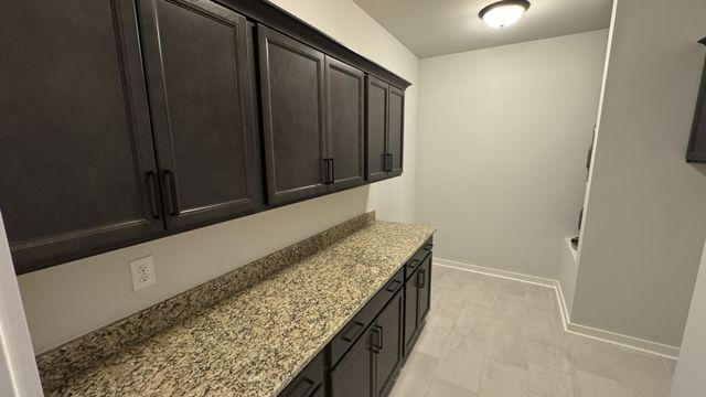 498 W Foxrun, Springfield, TN 37172