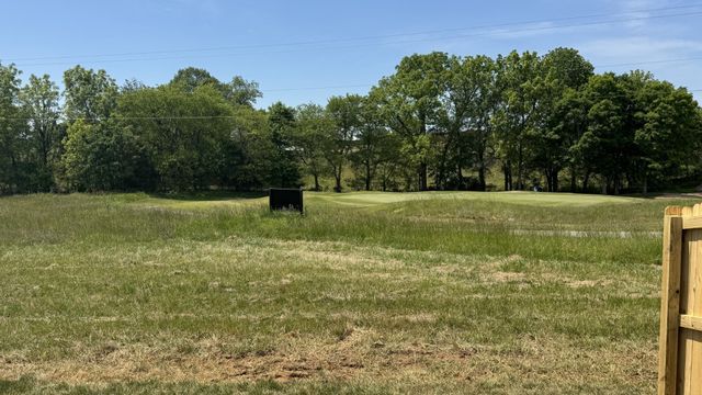 498 W Foxrun, Springfield, TN 37172