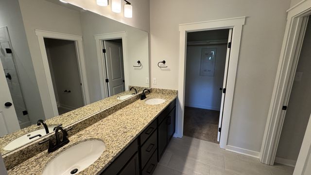 498 W Foxrun, Springfield, TN 37172