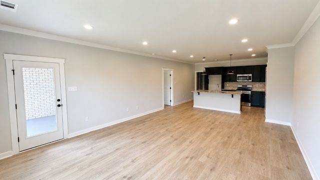 498 W Foxrun, Springfield, TN 37172