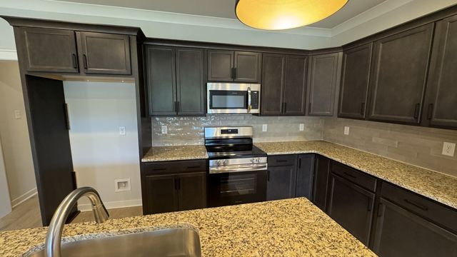 498 W Foxrun, Springfield, TN 37172