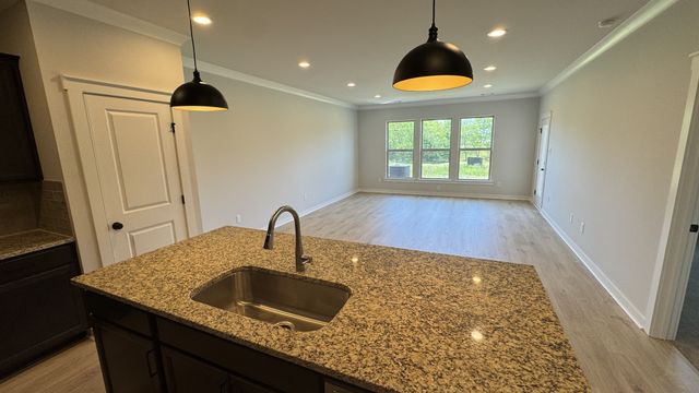 498 W Foxrun, Springfield, TN 37172