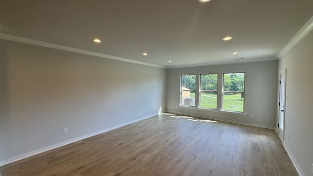 498 W Foxrun, Springfield, TN 37172