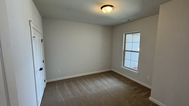 498 W Foxrun, Springfield, TN 37172