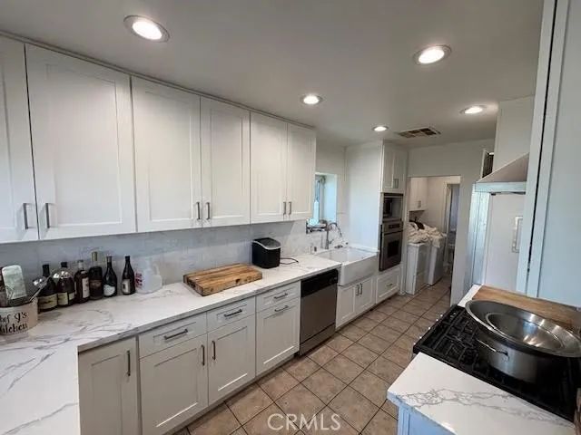 13600 Sylvan Street, Valley Glen, CA 91401