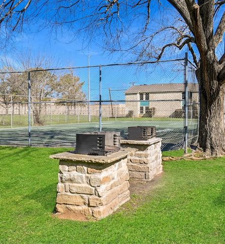 601 Bellaire Drive, Hurst, TX 76053