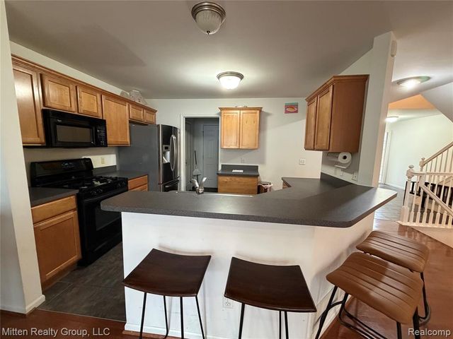 8025 Springdale Drive, White Lake, MI 48386