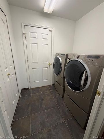 8025 Springdale Drive, White Lake, MI 48386
