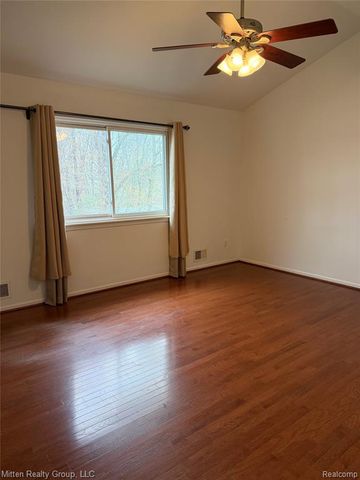 8025 Springdale Drive, White Lake, MI 48386