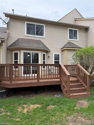 8025 Springdale Drive, White Lake, MI 48386
