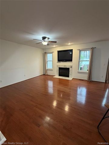 8025 Springdale Drive, White Lake, MI 48386