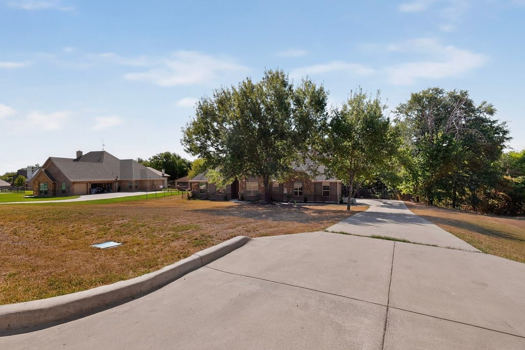 108 WINDING WAY, Azle, TX 76020 — photo 3