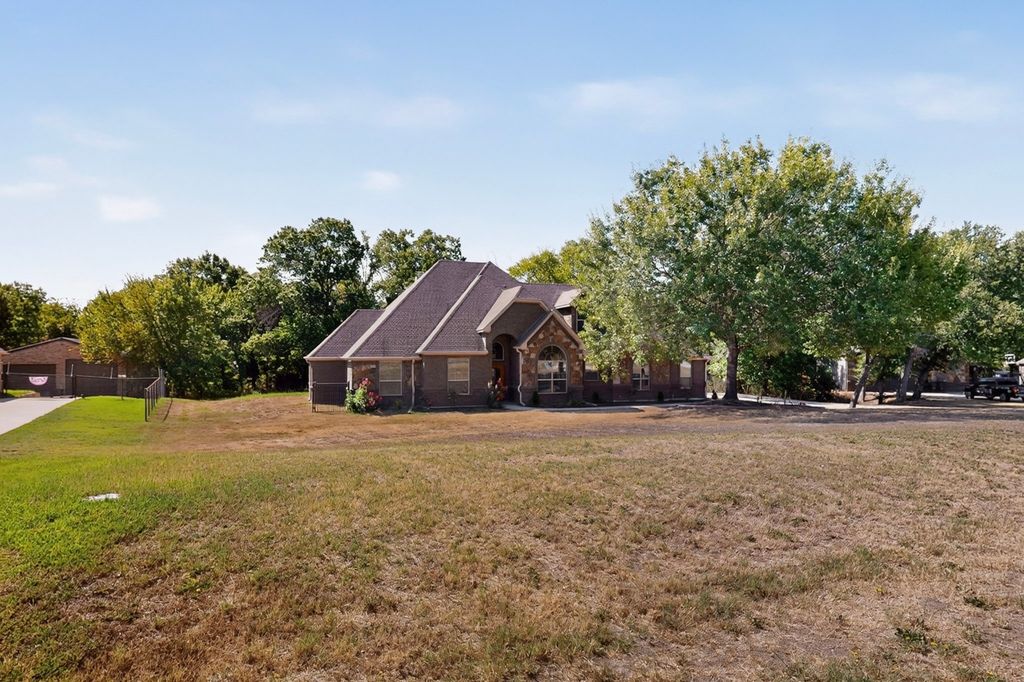 108 WINDING WAY, Azle, TX 76020 — photo 4