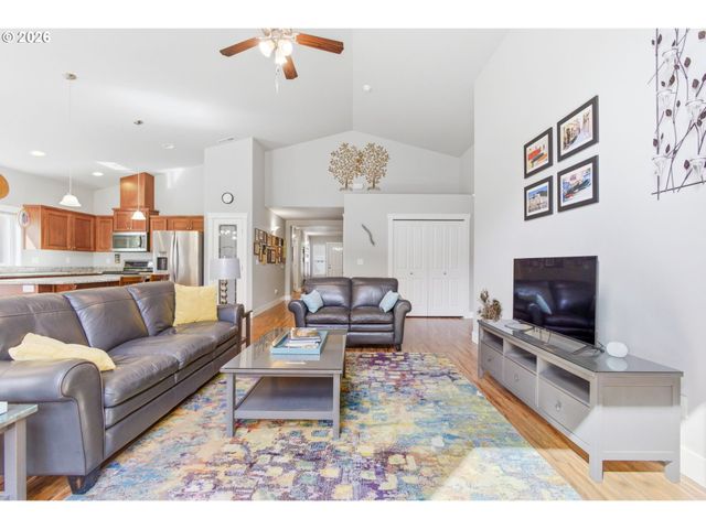 2418 EQUESTRIAN Loop S, Salem, OR 97302