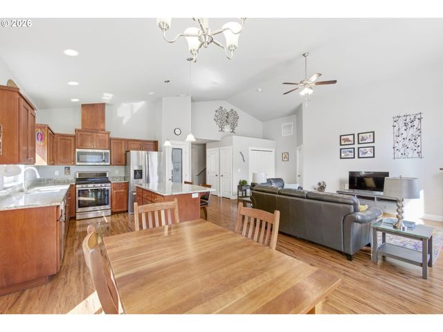 2418 EQUESTRIAN Loop S, Salem, OR 97302