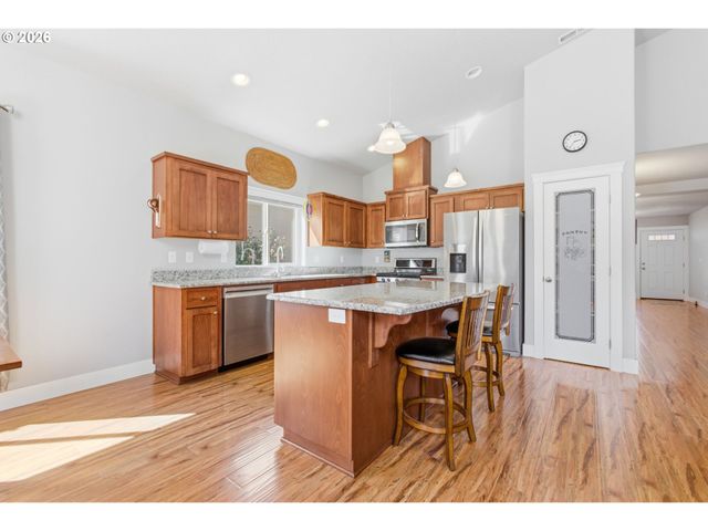 2418 EQUESTRIAN Loop S, Salem, OR 97302