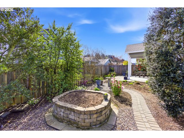 2418 EQUESTRIAN Loop S, Salem, OR 97302