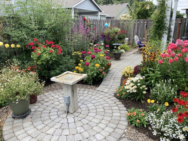 2418 EQUESTRIAN Loop S, Salem, OR 97302