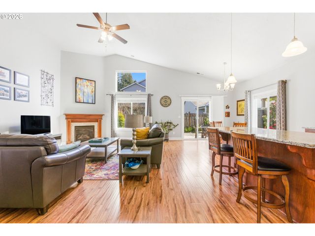 2418 EQUESTRIAN Loop S, Salem, OR 97302