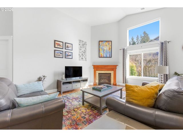 2418 EQUESTRIAN Loop S, Salem, OR 97302