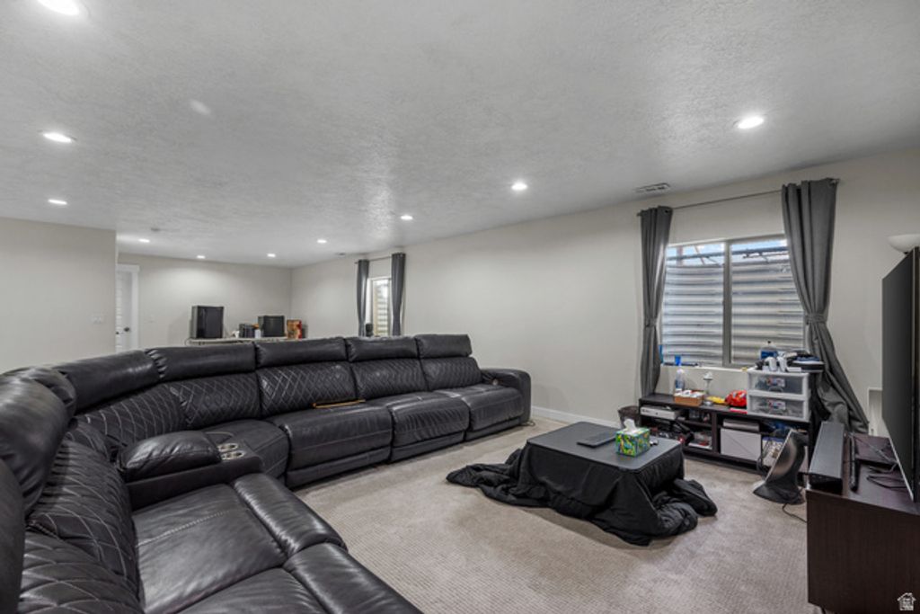 Image 20 of property listing at 347 N MAPLE SHADE LN, Lindon, UT 84042