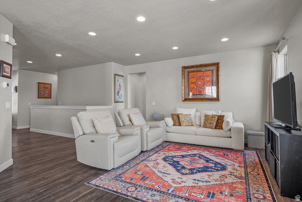 Image 3 of property listing at 347 N MAPLE SHADE LN, Lindon, UT 84042