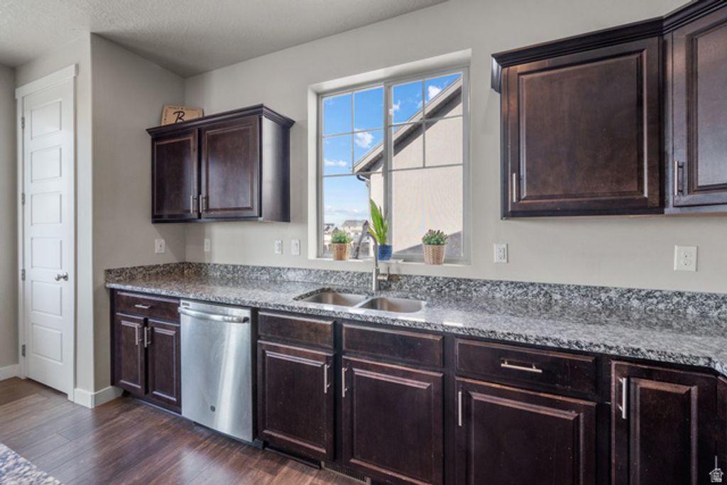 Image 9 of property listing at 347 N MAPLE SHADE LN, Lindon, UT 84042