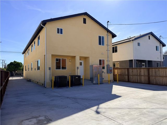 823 W G, Wilmington, CA 90744