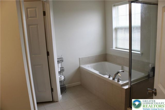260 Snapdragon, Upper Macungie Twp, PA 18104