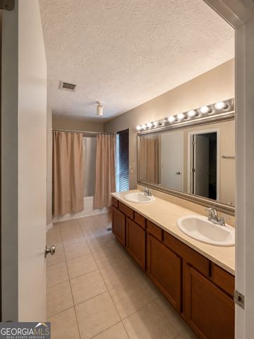 124 Heathrow Drive, Riverdale, GA 30274