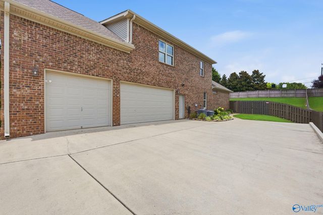 214 Legendwood Drive NW, Madison, AL 35757