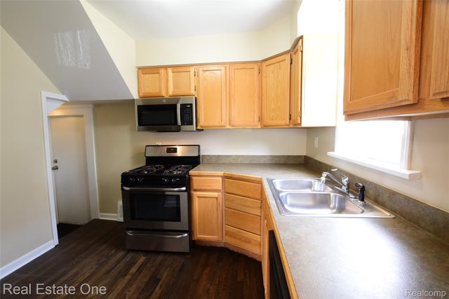 99 Chippewa Road, Pontiac, MI 48341