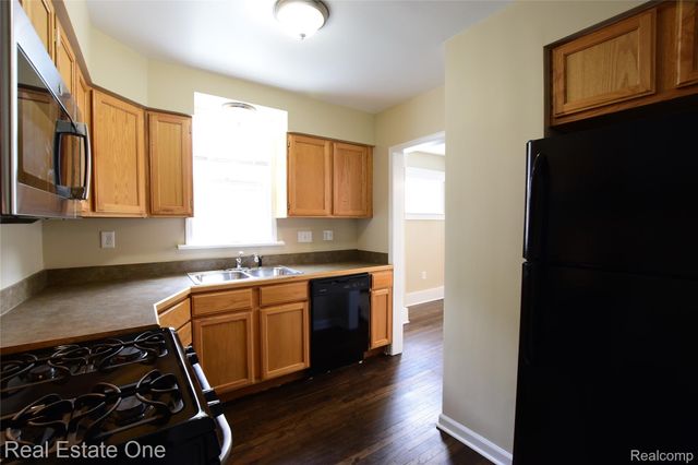 99 Chippewa Road, Pontiac, MI 48341