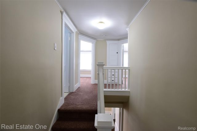 99 Chippewa Road, Pontiac, MI 48341