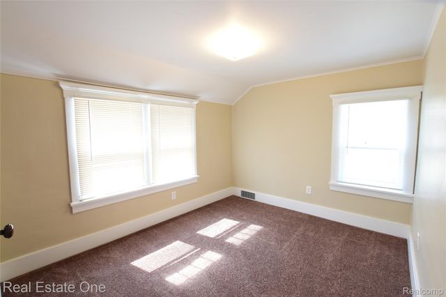 99 Chippewa Road, Pontiac, MI 48341