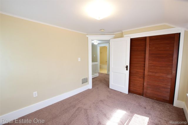 99 Chippewa Road, Pontiac, MI 48341