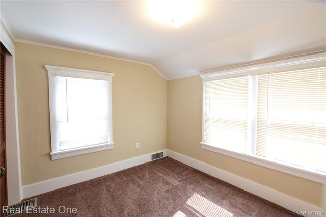 99 Chippewa Road, Pontiac, MI 48341