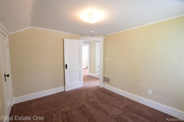 99 Chippewa Road, Pontiac, MI 48341