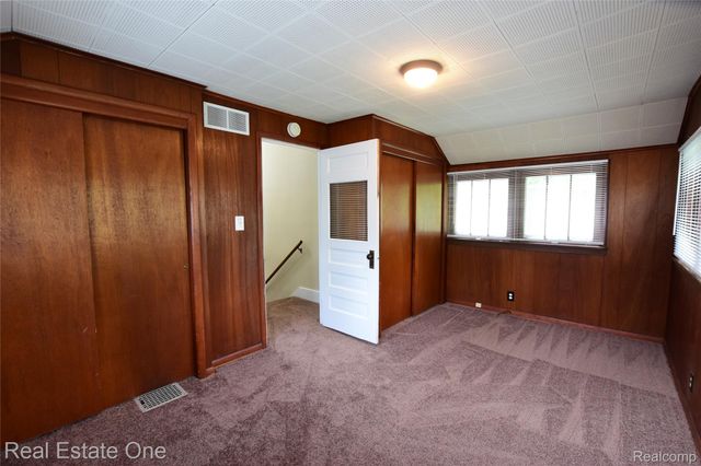 99 Chippewa Road, Pontiac, MI 48341