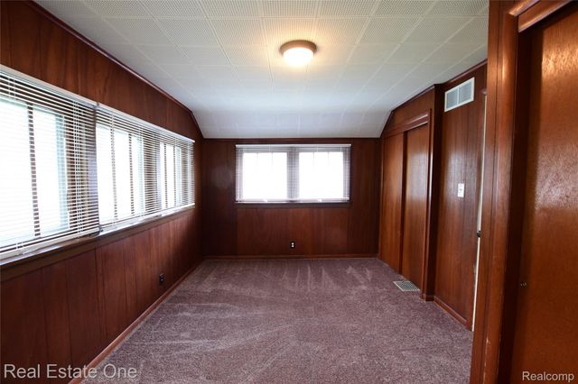 99 Chippewa Road, Pontiac, MI 48341