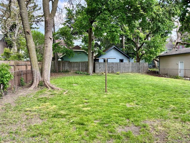 99 Chippewa Road, Pontiac, MI 48341