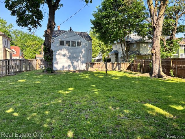 99 Chippewa Road, Pontiac, MI 48341