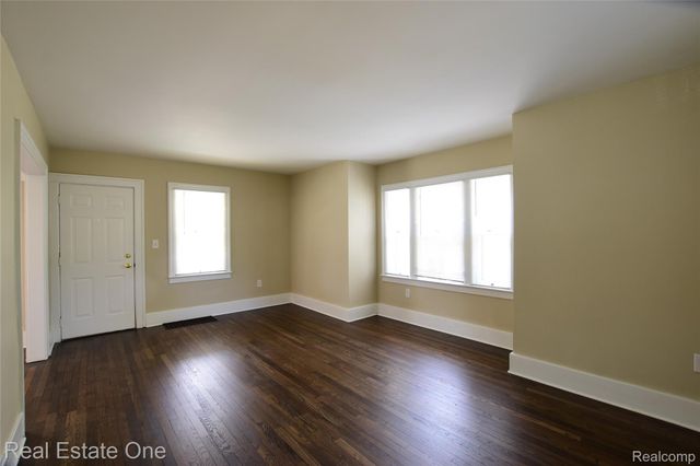 99 Chippewa Road, Pontiac, MI 48341