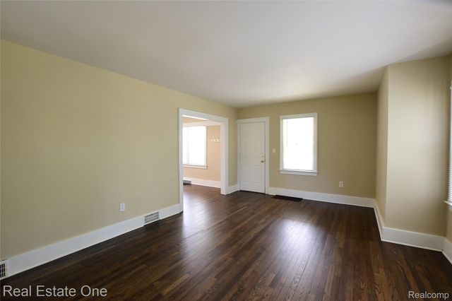 99 Chippewa Road, Pontiac, MI 48341