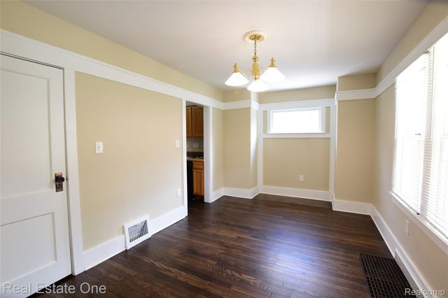 99 Chippewa Road, Pontiac, MI 48341