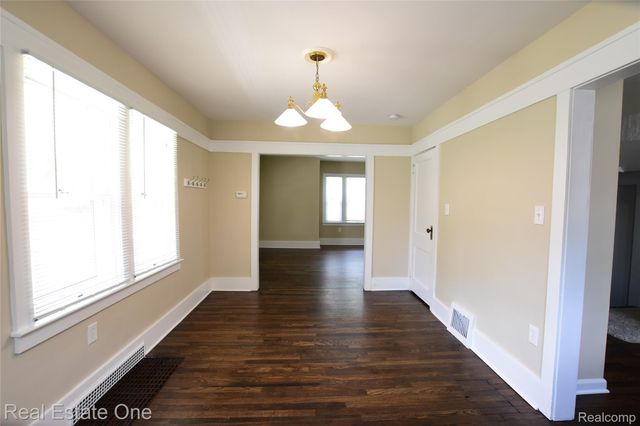 99 Chippewa Road, Pontiac, MI 48341