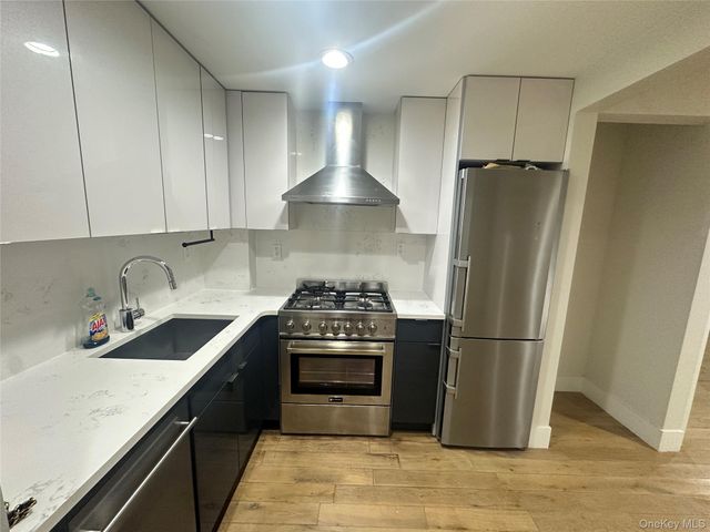 2705 41st Avenue 2D, Long Island City, NY 11101
