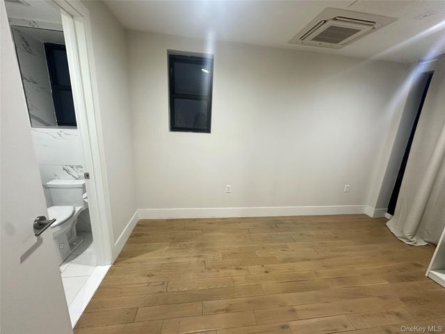 2705 41st Avenue 2D, Long Island City, NY 11101